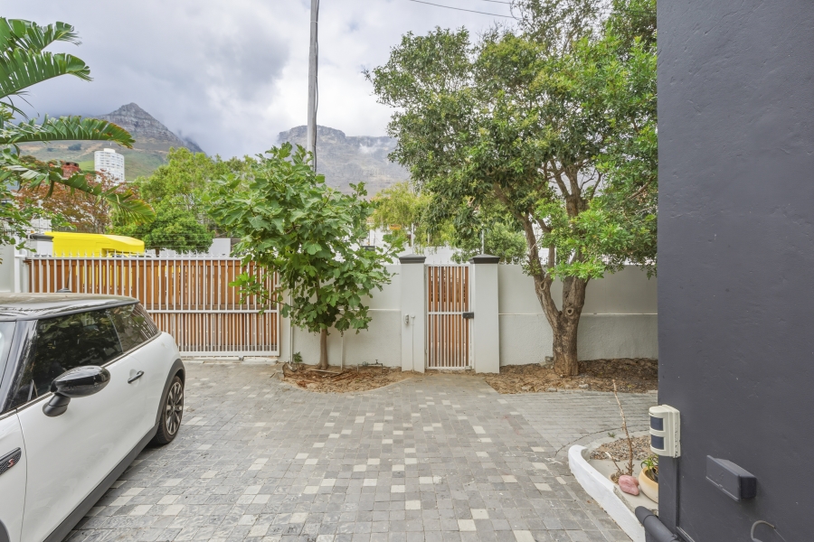 2 Bedroom Property for Sale in Vredehoek Western Cape